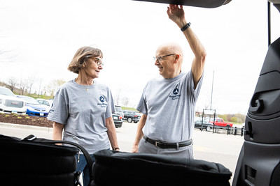 two members of the AmeriCorps Senior program loading items in vehicle